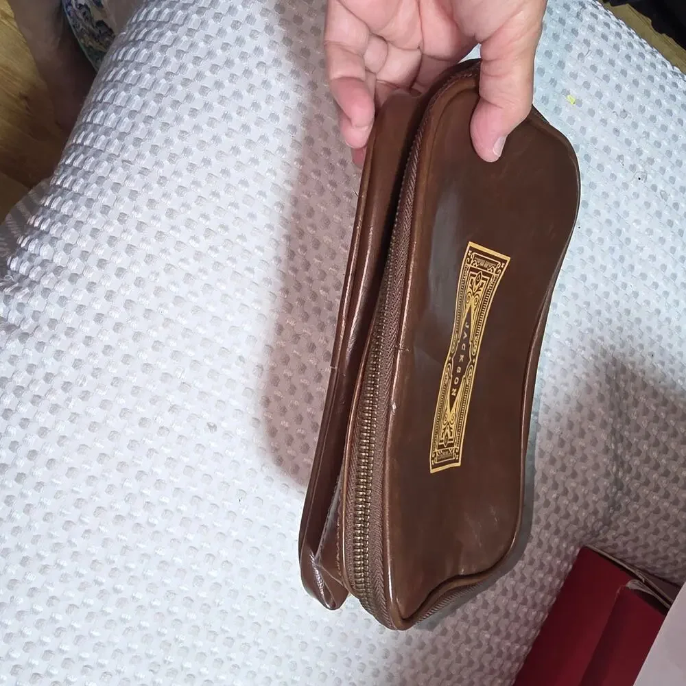 SWANKY BADGER LEATHER TOILETRY BAG